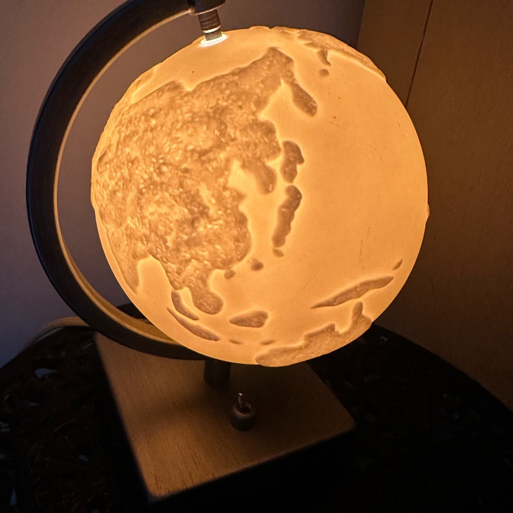 Vintage Globe Lantern Nightlight Lamp with Silver Base